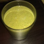 Pear and Arugula Smoothie with Ginger and Walnuts
